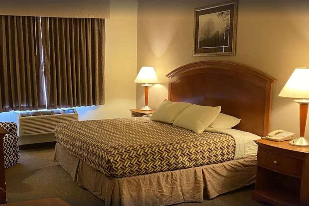 A Riverside Inn Travelodge By Wyndham Феърплей Стая снимка
