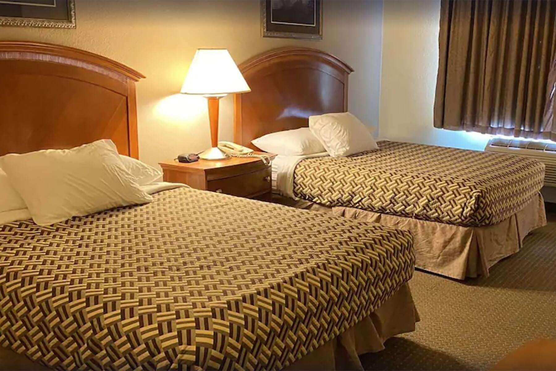 A Riverside Inn Travelodge By Wyndham Феърплей Екстериор снимка