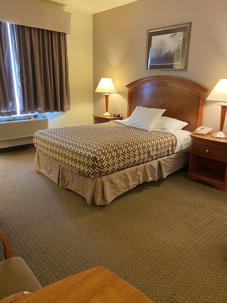 A Riverside Inn Travelodge By Wyndham Феърплей Екстериор снимка