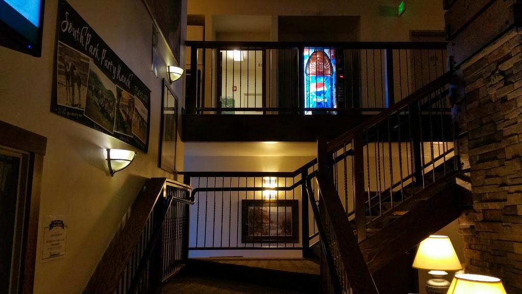 A Riverside Inn Travelodge By Wyndham Феърплей Екстериор снимка
