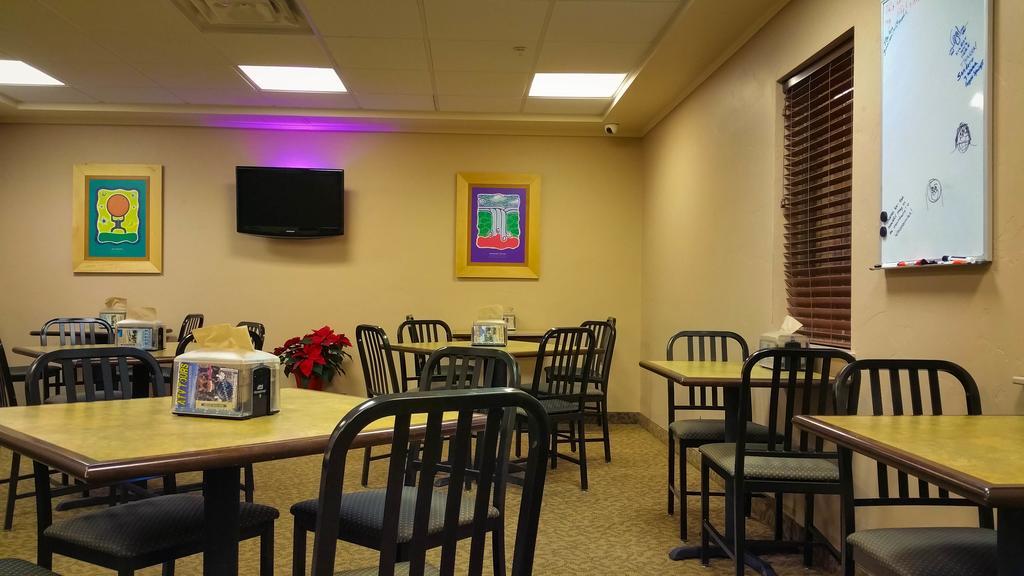 A Riverside Inn Travelodge By Wyndham Феърплей Екстериор снимка