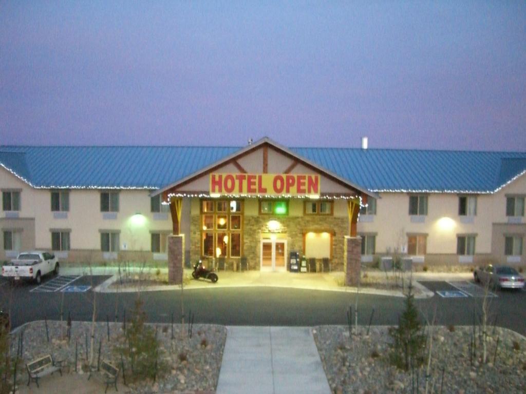 A Riverside Inn Travelodge By Wyndham Феърплей Екстериор снимка