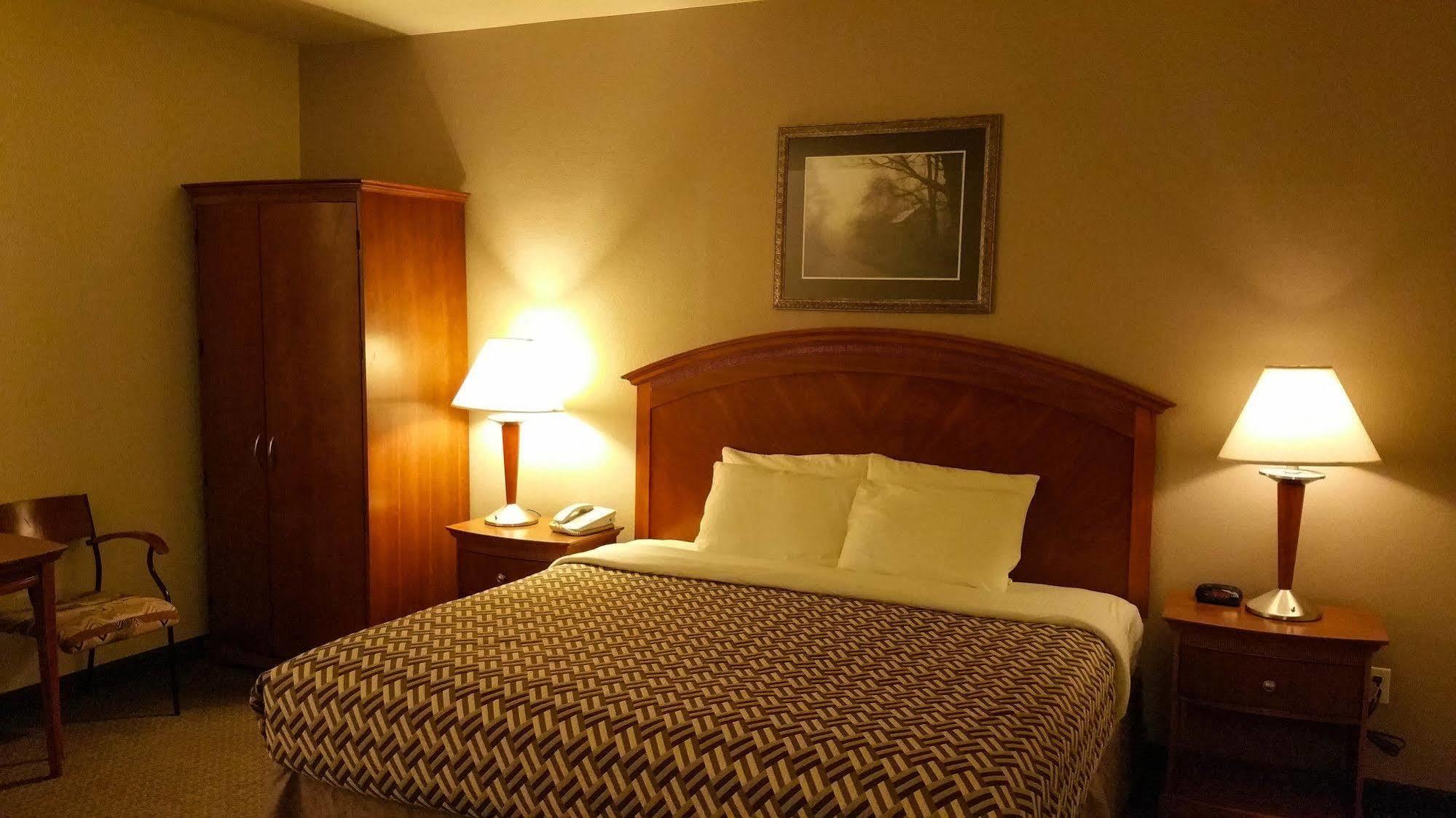 A Riverside Inn Travelodge By Wyndham Феърплей Екстериор снимка