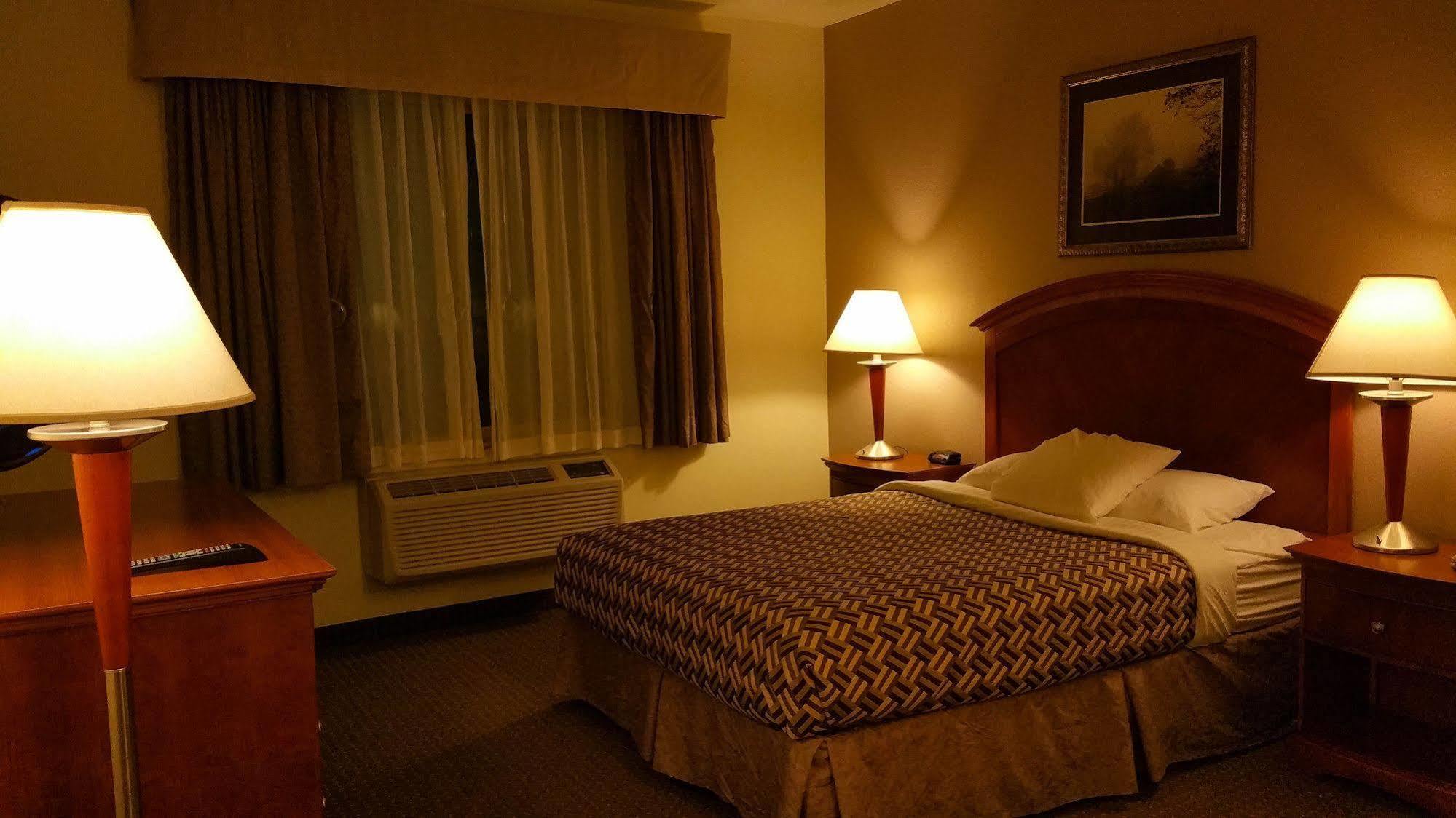 A Riverside Inn Travelodge By Wyndham Феърплей Екстериор снимка