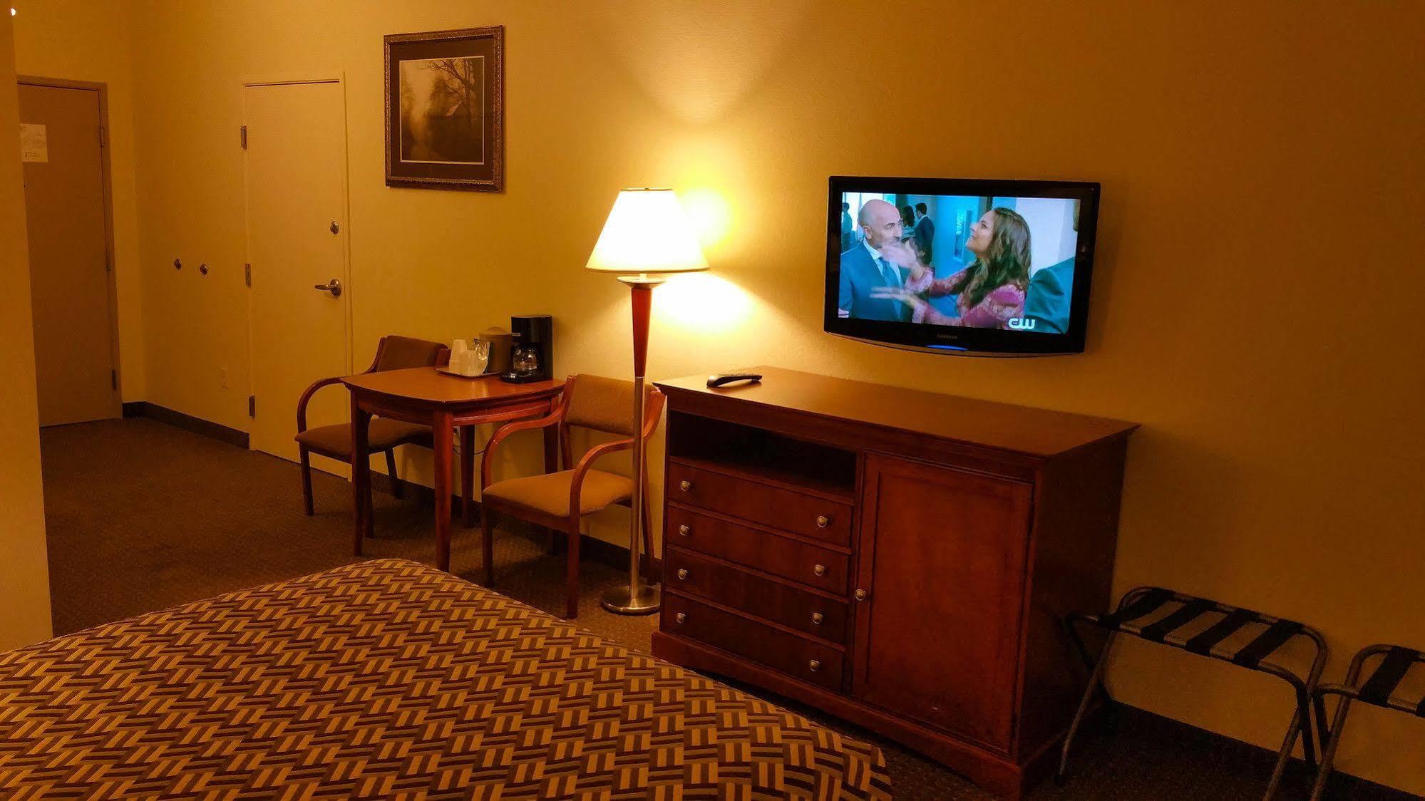 A Riverside Inn Travelodge By Wyndham Феърплей Екстериор снимка