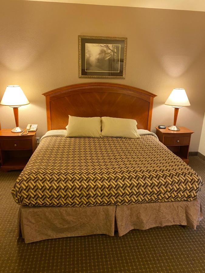 A Riverside Inn Travelodge By Wyndham Феърплей Екстериор снимка